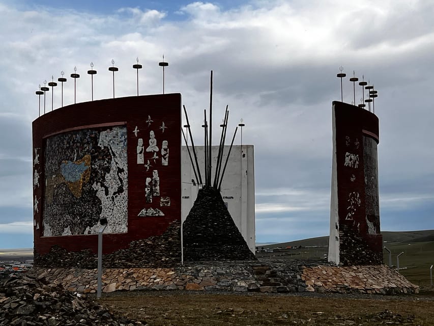 4 Day Best of Central Mongolia tour, Chinggis Khan statue - Khugnu Tarna National Park: horse riding plus Erdene Khamba ruins