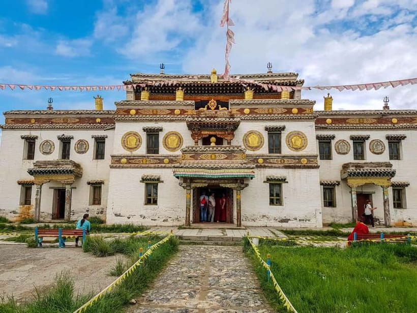 5 day Central Mongolia and Nomad stay tour - Day 2: Elsen Tasarkhai Semi-Gobi dunes, camel riding, and local ger life
