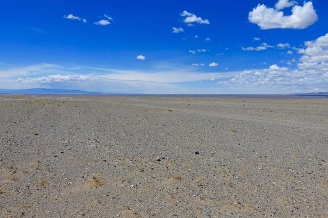 7 days Great Gobi Tour - Ikh Gazriin Chuluu: granite rock, big height, and easy entry