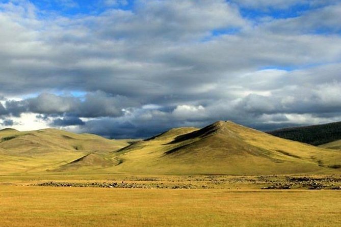 8 Day Great Gobi and Central Mongolia - Day 4 Ongi Monastery Ruins: Bayanzag Lunch and a Quiet, Living Place