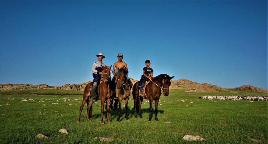 Discover / 8 day Great Gobi and Central Mongolia - Day 6: Orkhon Waterfall and UNESCO-area horse riding