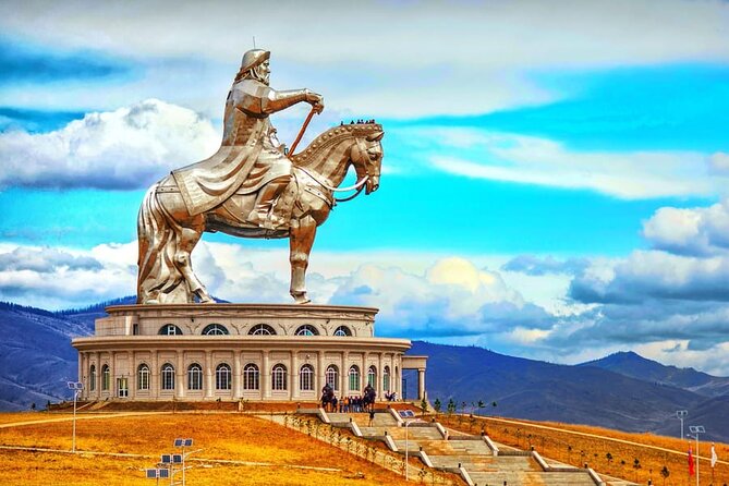 From Ulaanbaatar: Chinggis Khaan Statue and Turtle Rock Day Tour - Aryabal Meditation Temple Hike, Views, Signs, and Timing