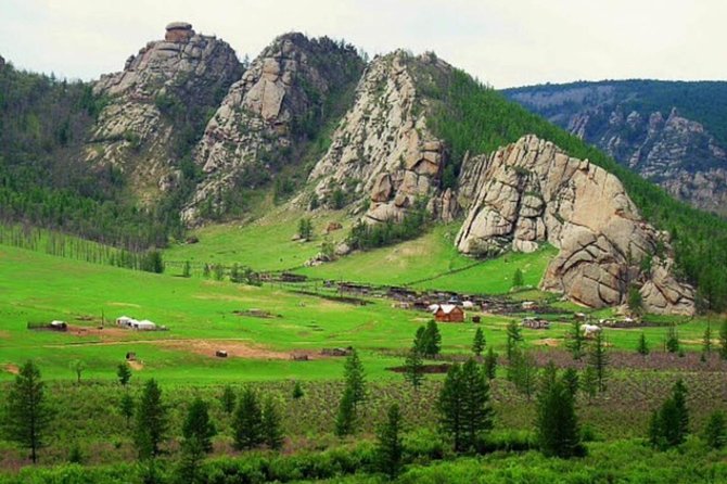 Genghis Khan Statue Complex plus bonus of Terelj National Park - Chinggis Khan Statue Complex: a giant start that sets expectations fast