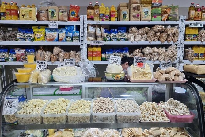 Genghis Khan & Terelj Park: 2 Days Private Tour - Ulaanbaatar markets at Narantuul and Bumbugur