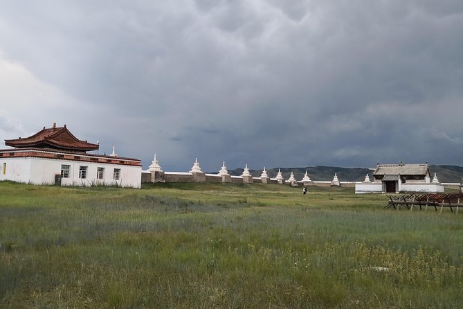 Mini Gobi and the ancient capital Kharkhorin - 4 days - Bactrian camel riding at Khugnu Khan and a lake stop before heading back