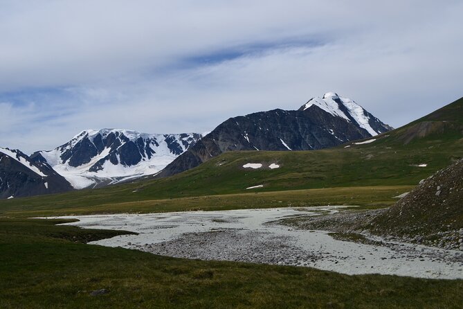 Mongolia Trekking Tour in the Altai Tavan Bogd National Park - Olgii start and the off-road drive into the real Altai