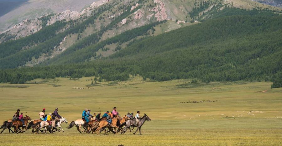 Terelj National Park: Tour with horse riding and hiking - Day 2 starts with hikes or flexibility, then the Chinggis Khan complex